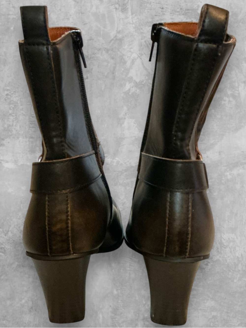 🌸OASIS SOCIETY THE CARSON | BROWN DISTRESSED LEATHER MOTO BOOTIE - Picture 4 of 10